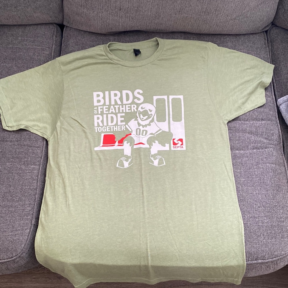 Mens large Philadelphia eagles green t shirt great condition